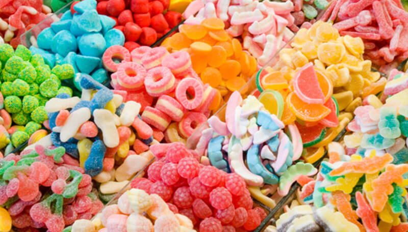 [Giải đáp] Lý do vì sao trẻ nhỏ hay ăn kẹo rất dễ bị sâu răng ?