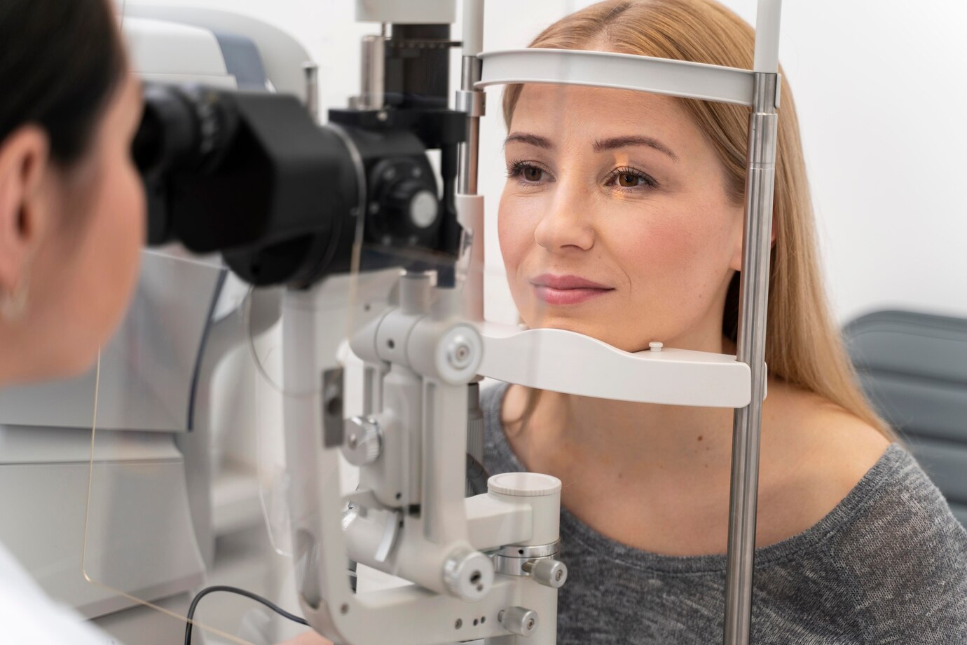 A Beginner's Guide to Laser Cataract Surgery - Eyecure Hospital