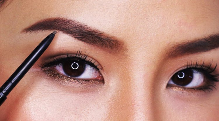 What Makes Good Tweezers for Plucking Essential for Beauty Routines - Bip Houston