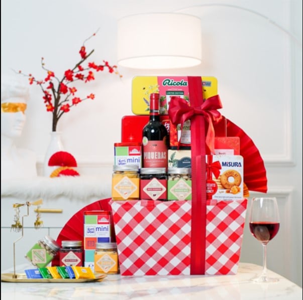 Mẫu giỏ quà Tết 2025 chỉ với 2 triệu: Sự lựa chọn tinh tế và ý nghĩa - Enjoy Gourmet