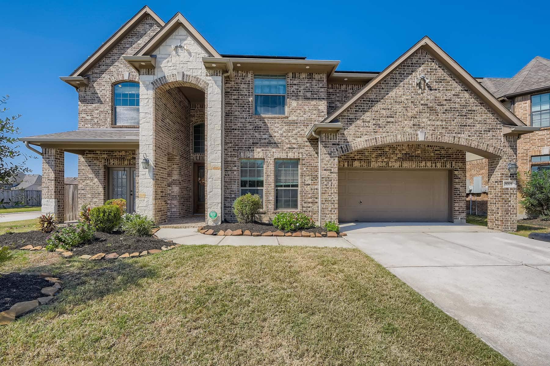 10 Reasons to Invest in Houston Real Estate | Zupyak